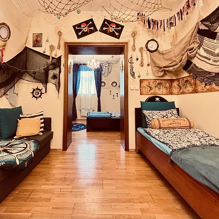 Pirate Family, Theme Room, Free Parking Karlovy Vary Luaran gambar