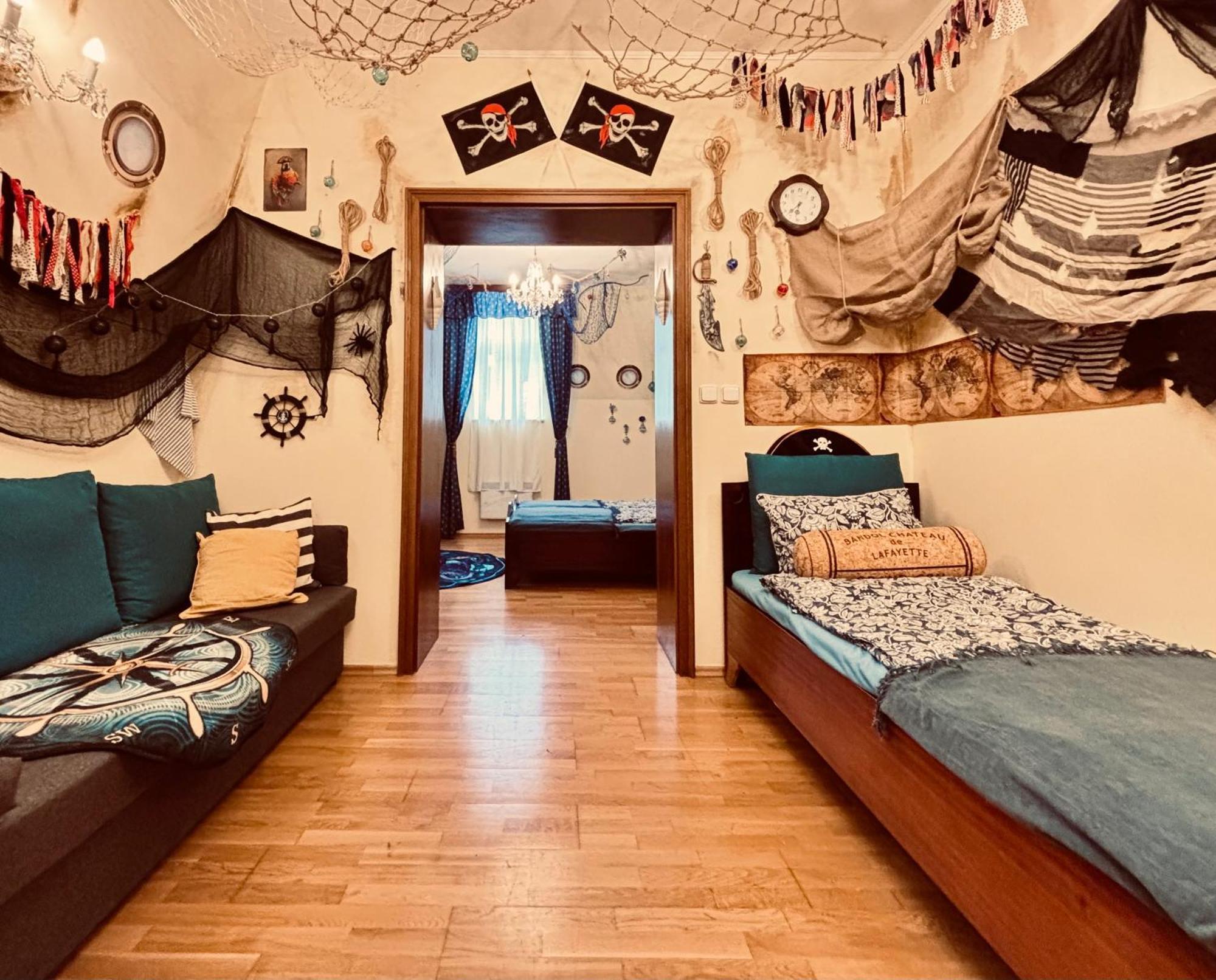 Pirate Family, Theme Room, Free Parking Karlovy Vary Luaran gambar